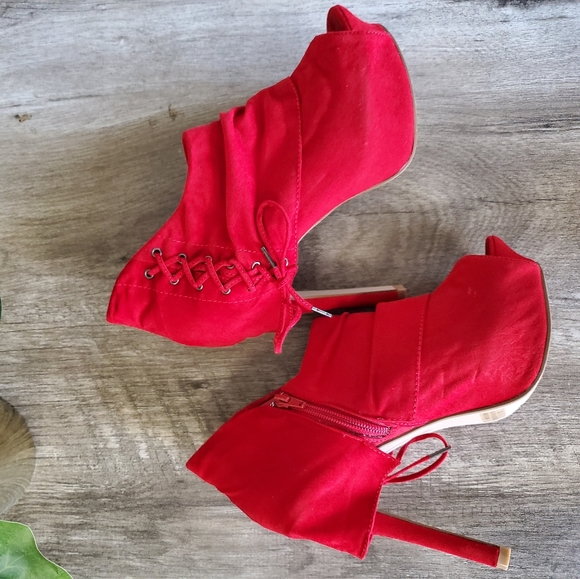 Red platform heels - Picture 2 of 5